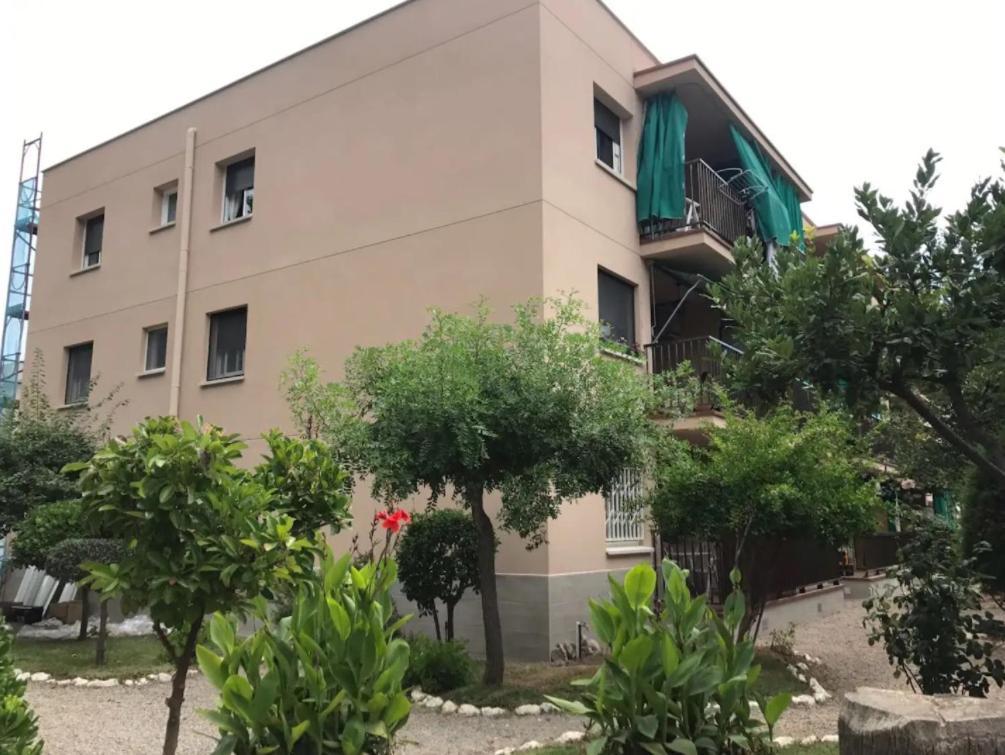 The Apartment Is Next To The Fine Sandy Beaches Vilanova i la Geltrú Exterior foto